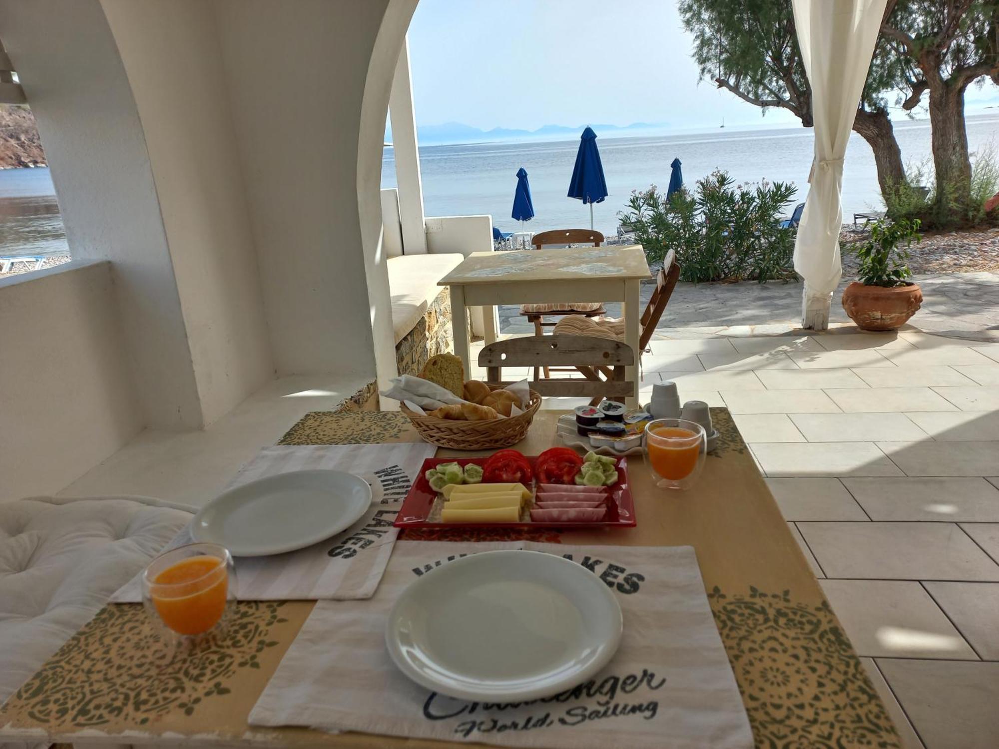 Pavlos Rooms Livadia  エクステリア 写真