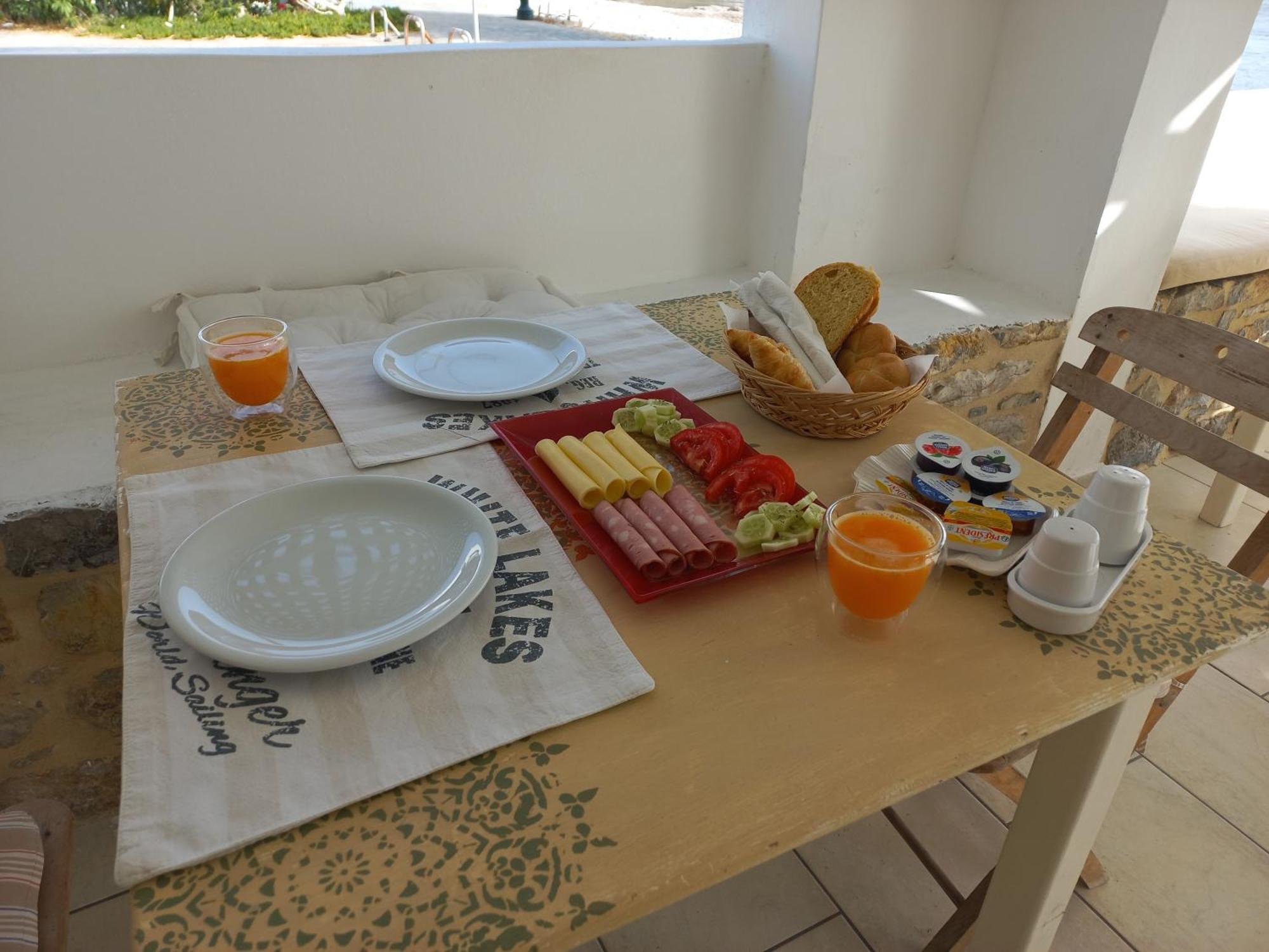 Pavlos Rooms Livadia  エクステリア 写真