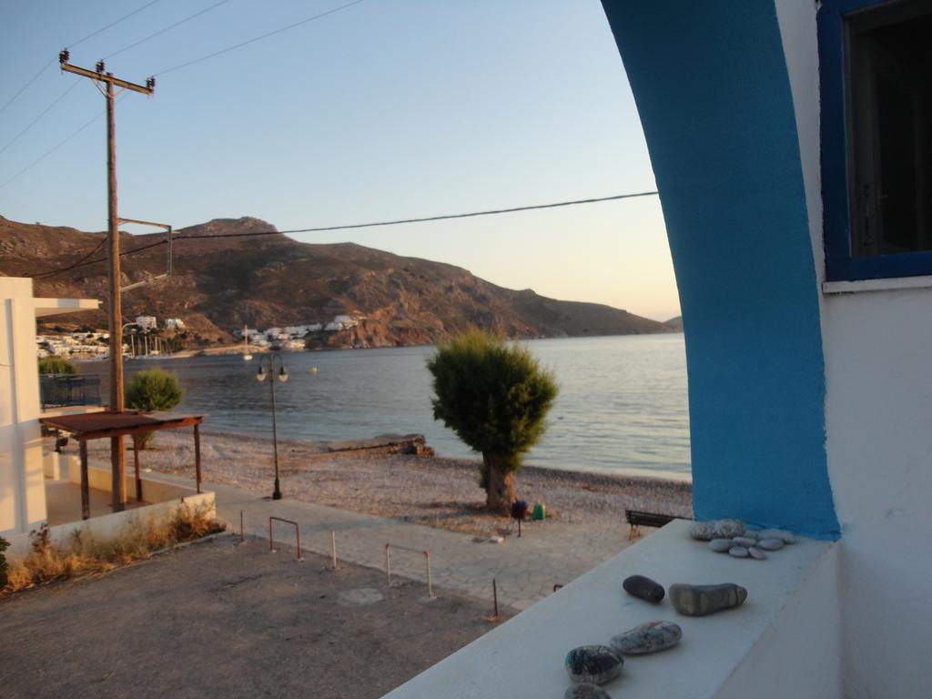 Pavlos Rooms Livadia  エクステリア 写真