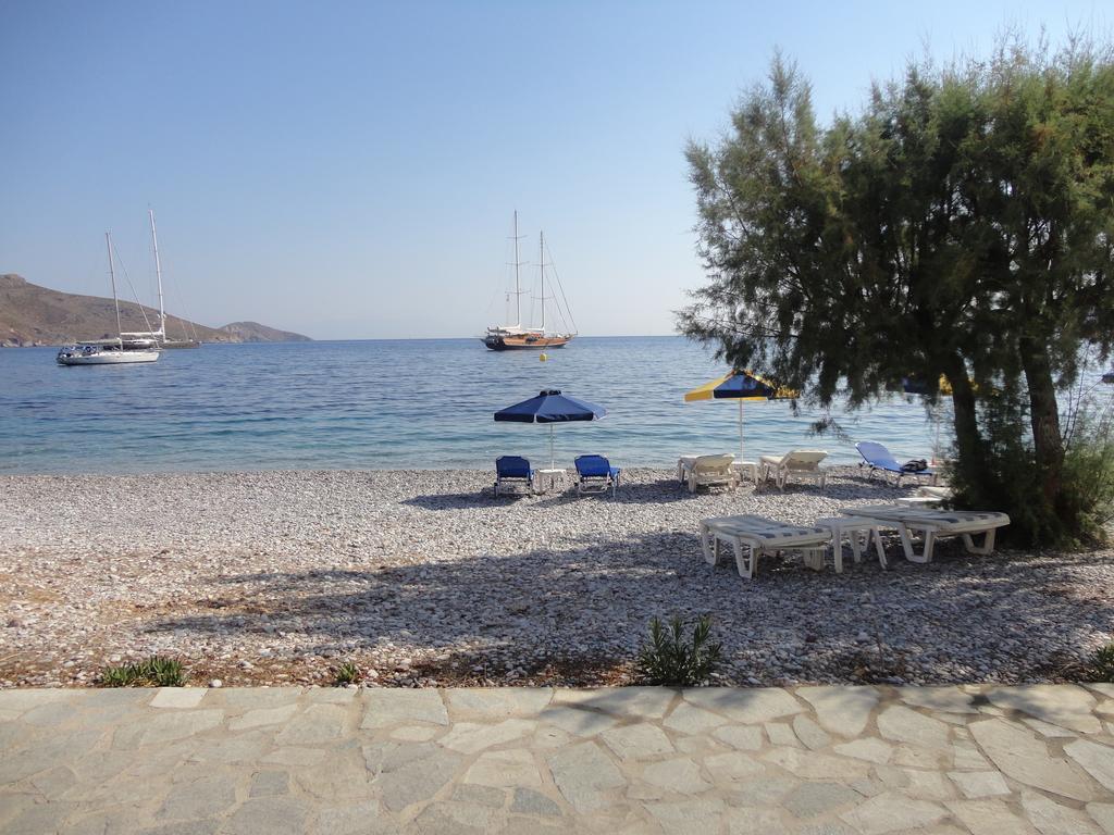 Pavlos Rooms Livadia  エクステリア 写真