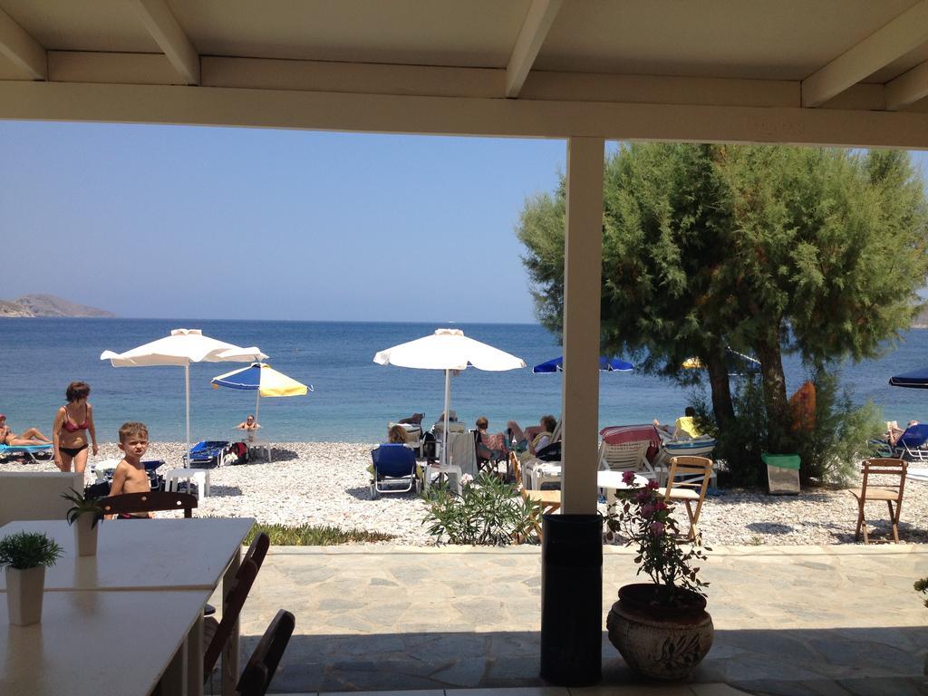 Pavlos Rooms Livadia  エクステリア 写真
