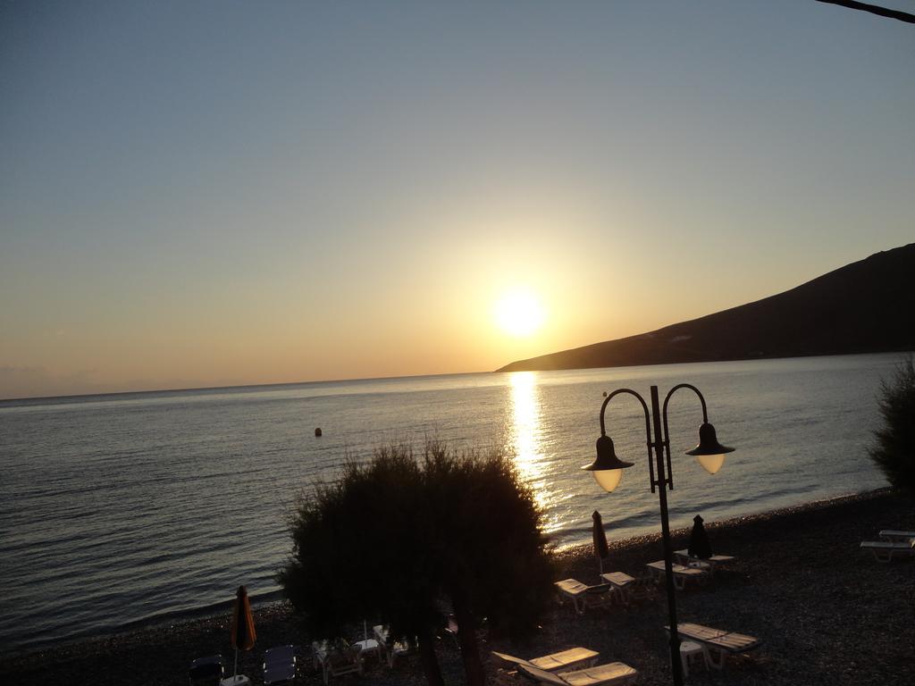 Pavlos Rooms Livadia  エクステリア 写真