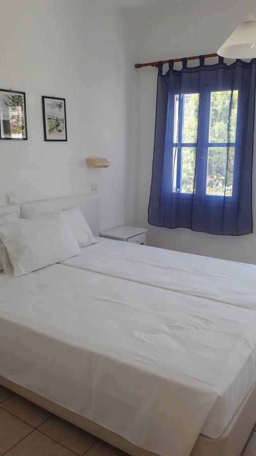 Pavlos Rooms Livadia  エクステリア 写真