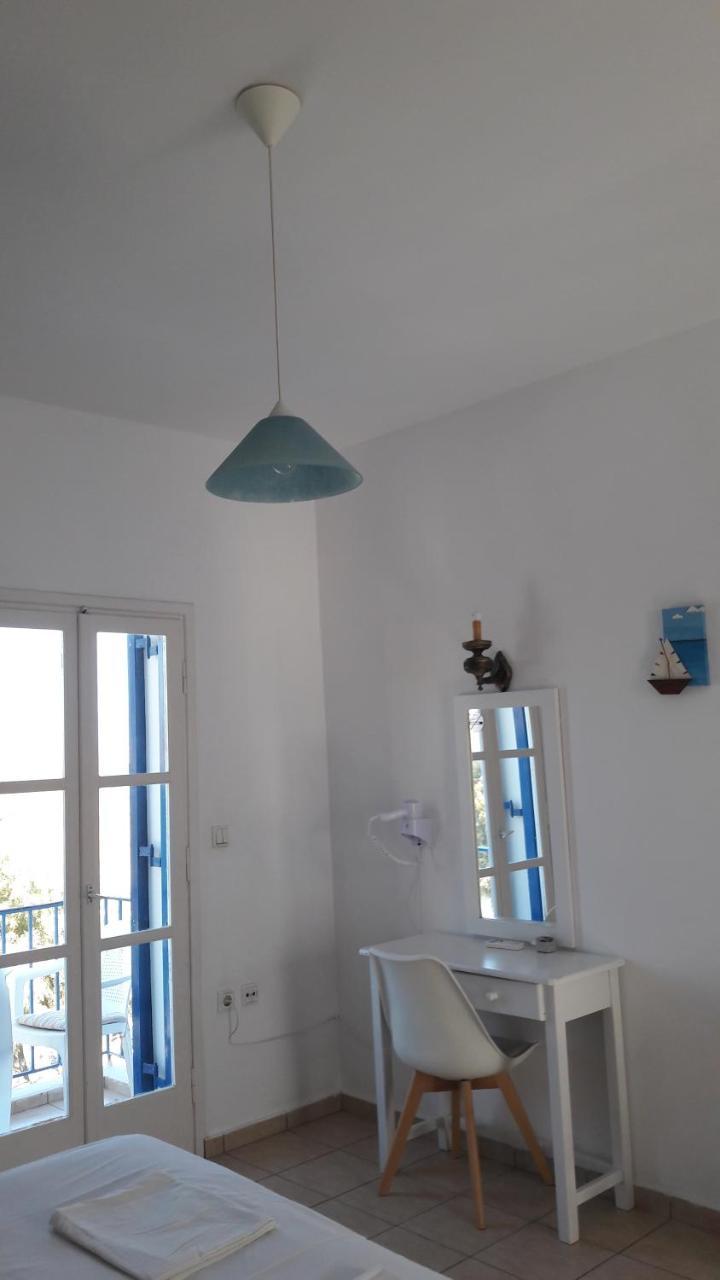 Pavlos Rooms Livadia  エクステリア 写真