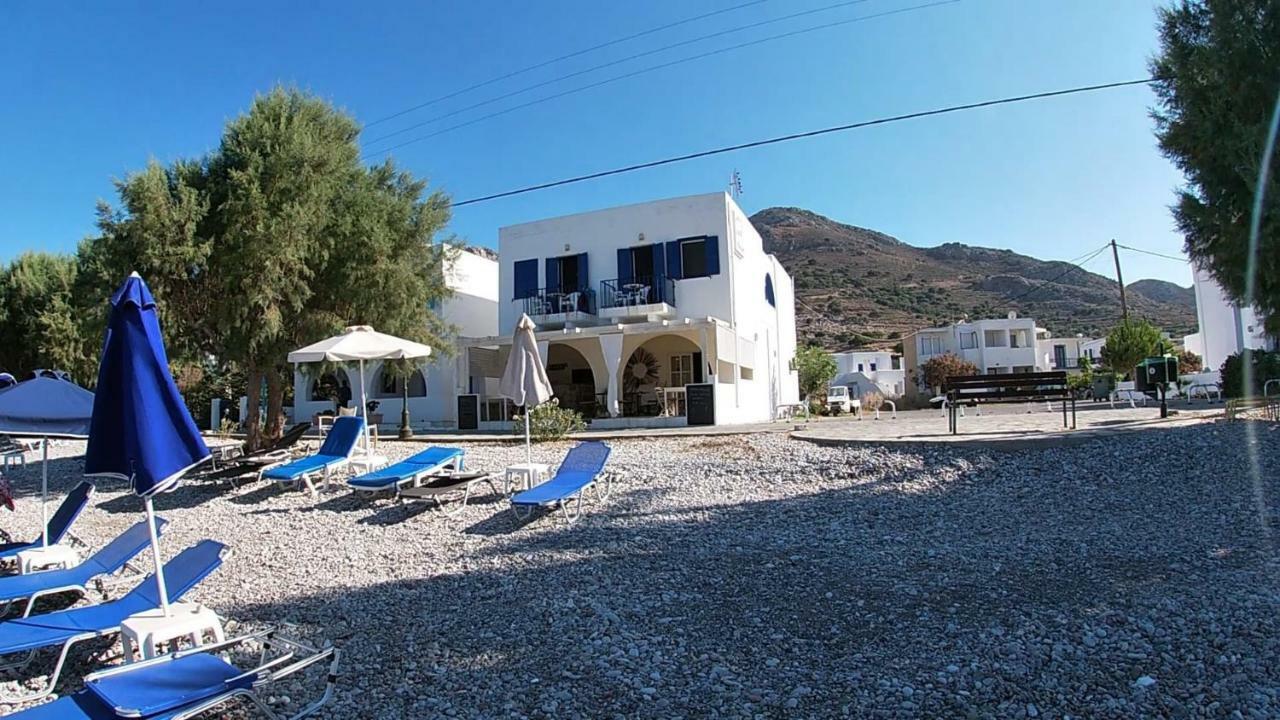 Pavlos Rooms Livadia  エクステリア 写真