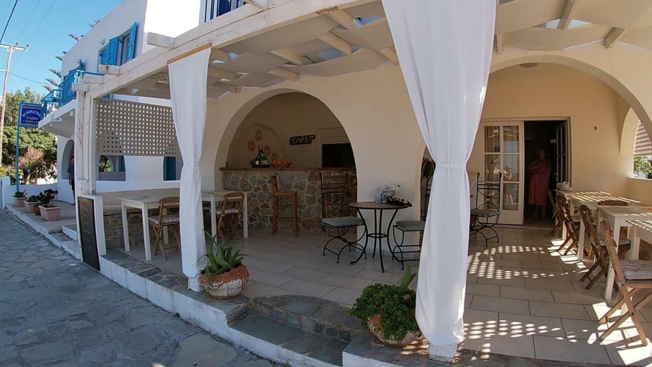 Pavlos Rooms Livadia  エクステリア 写真