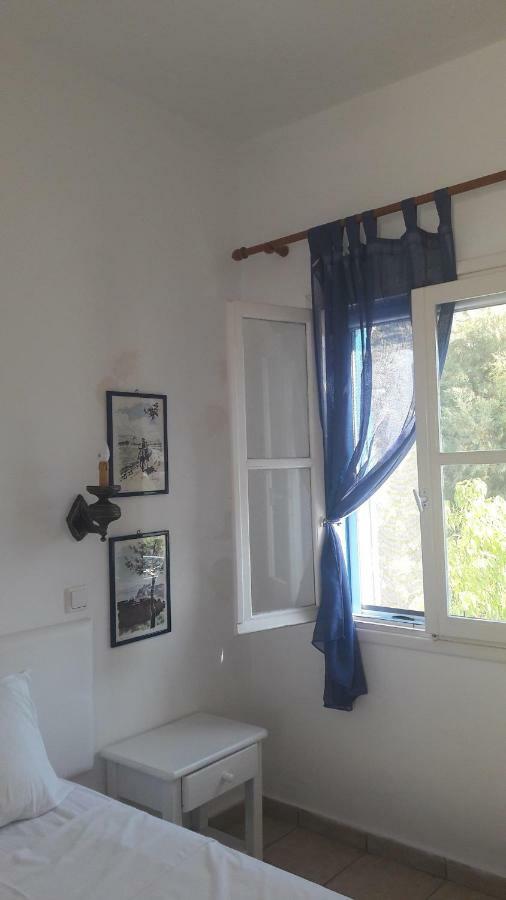 Pavlos Rooms Livadia  エクステリア 写真